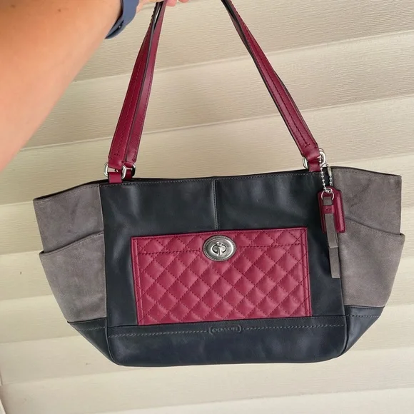 Coach | Bags | Coachcarrie Park Quilted Leather Tote | Poshmark display picture 1